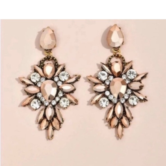 Boohoo PLUS WRAP SILK DRESS & RHINESTONE EARRINGS - Picture 4 of 8